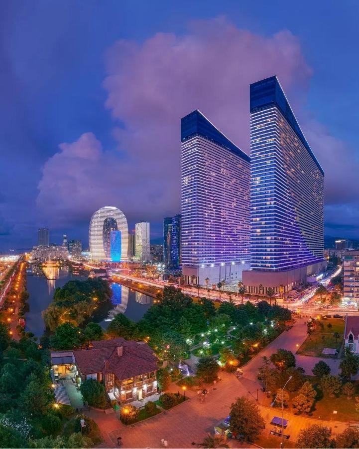 Panoramic Sea And City View Aparthotel In Orbi City Batumi Exterior foto